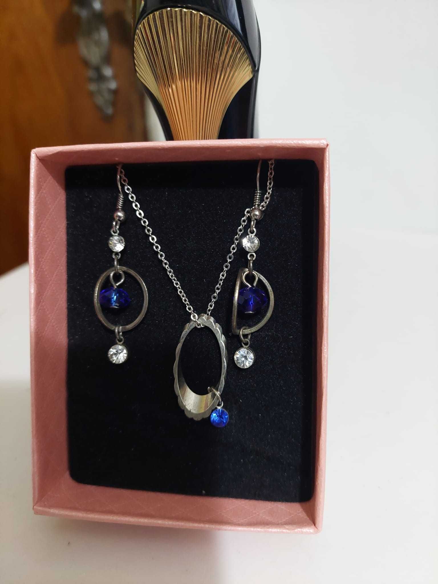 Set bijuterii cu pitra albastră și strasuri cercei, pandantiv și lant