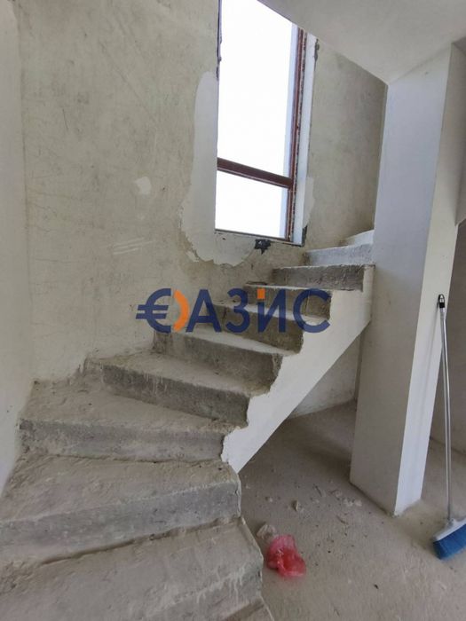 Къща с 2 спални в комплекс Флорал Медоус, 146 кв.м. + 300 кв.м. двор,