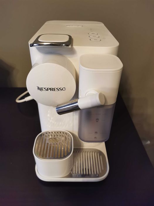 Nespresso DeLonghi Latsissima espresor cu capsule