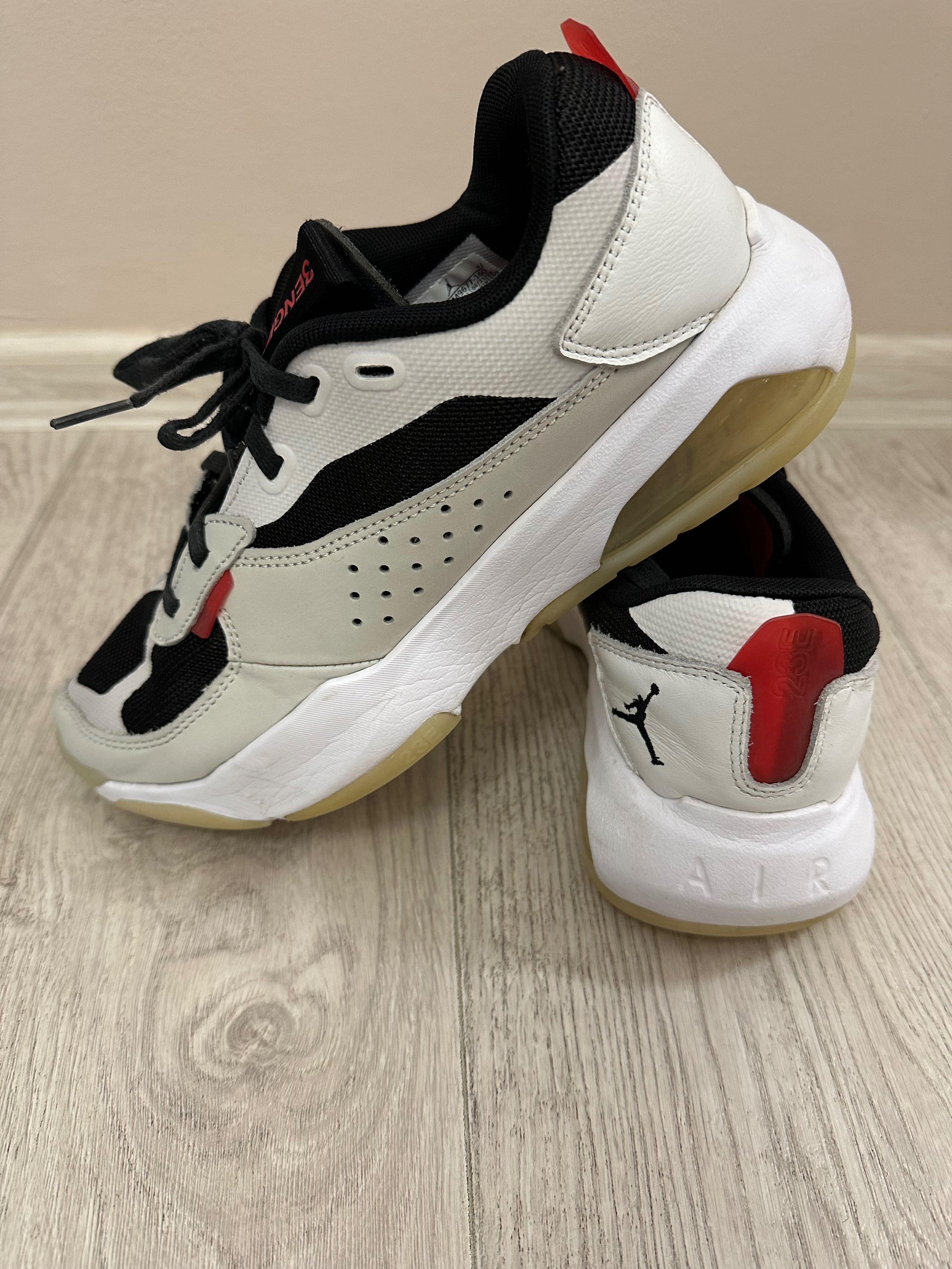 Спортни обувки Nike Jordan
