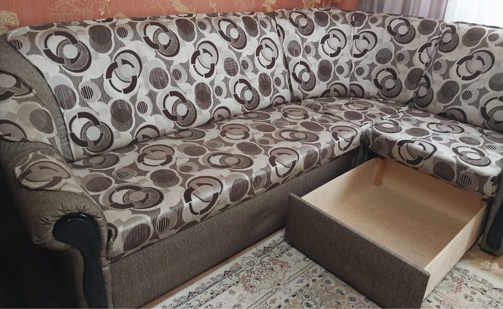 Продам комплект мягкой мебели срочно!