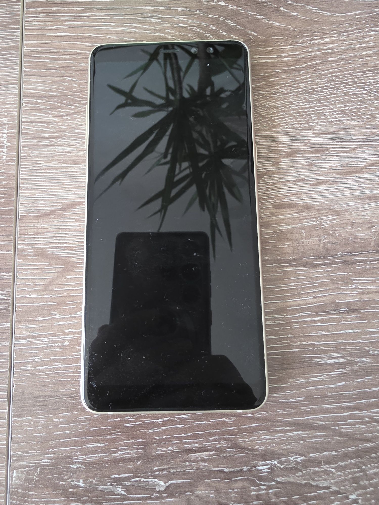 Смартфон Самсунг а8+