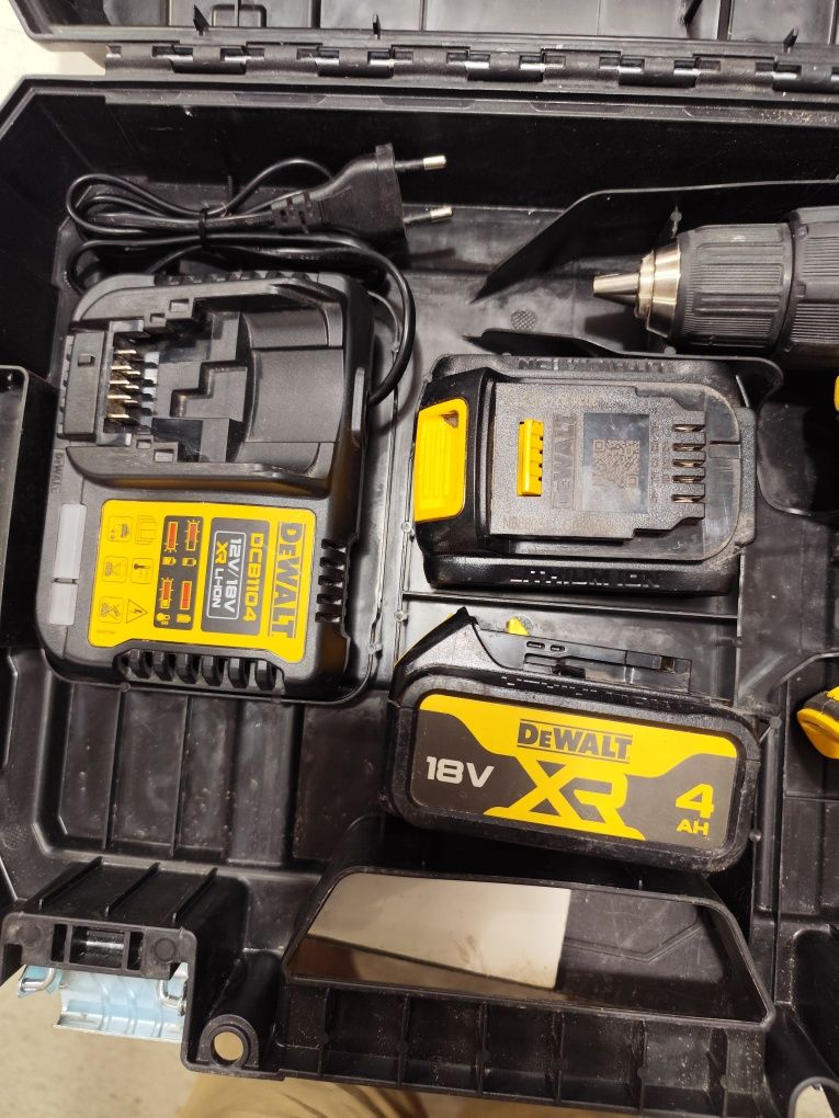 Като НОВ "! Топ модел винтоверт Девалт 18 волта DeWALT DCD100YM2T