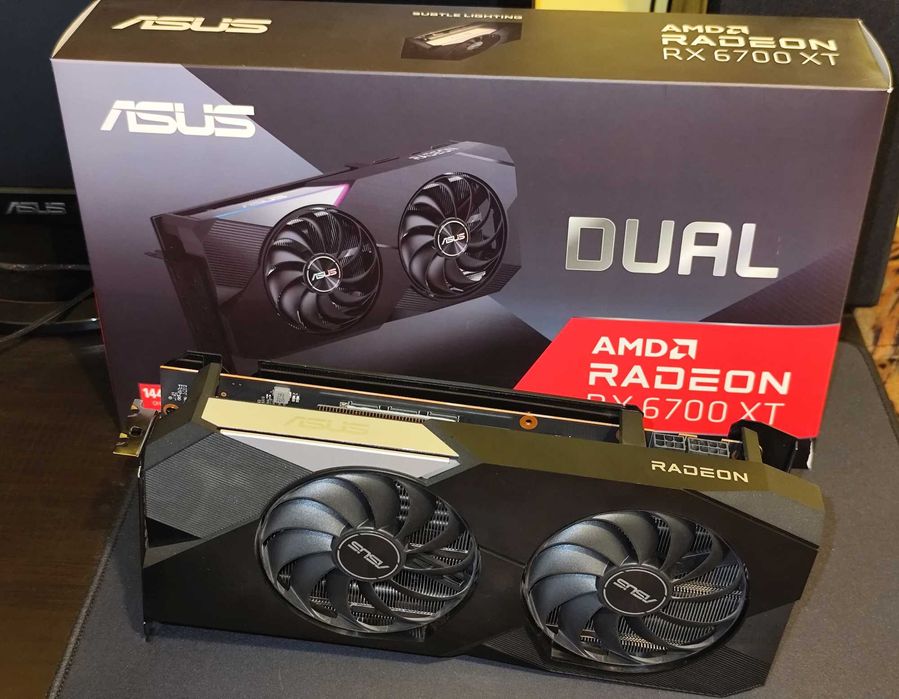 Placa video ASUS Radeon RX 6700 XT Dual 12 GB GDDR6 Garantie