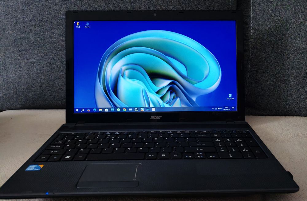 Acer Aspire 5733 i3 380M