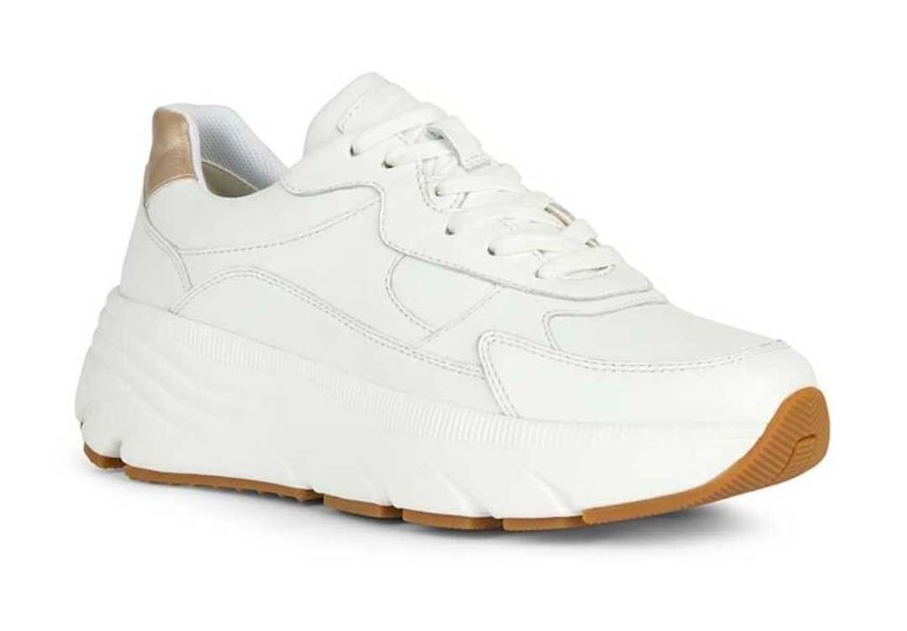 Прекрасни бели сникърси Geox