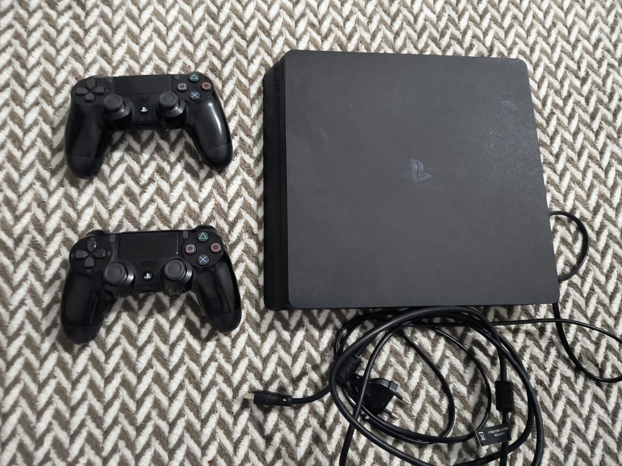 Продается playstation 4slim