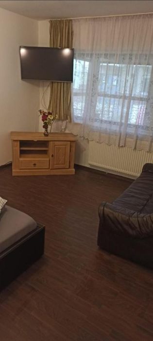 Apartament 3 camere la parter in Slănic Moldova