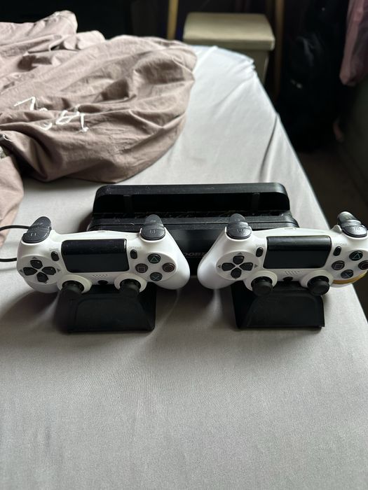 Стойка за Ps4 с аксесоари