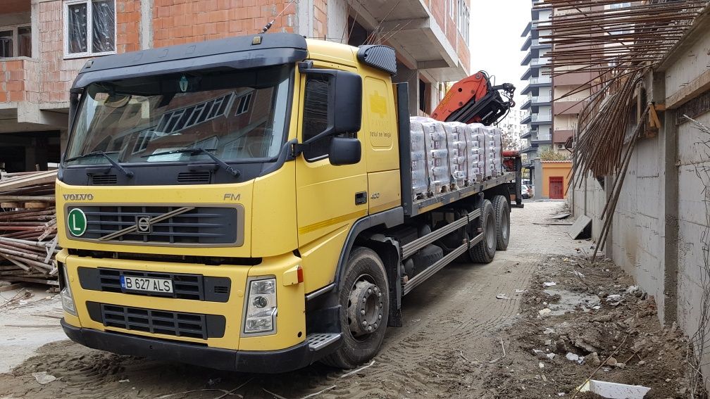 Camion cu macara inchiriez