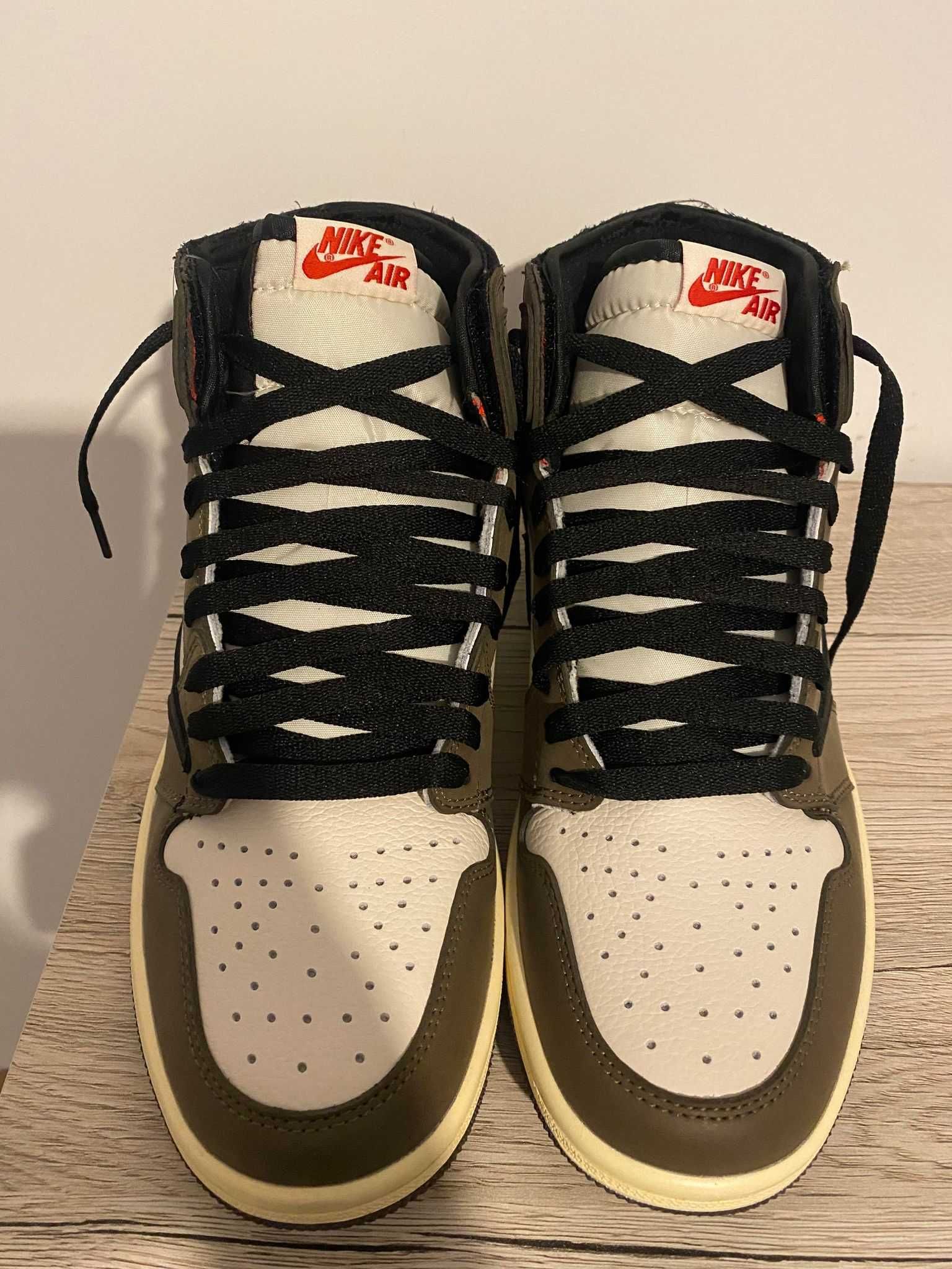 Upside-down High-top Jordan 1 Retro High OG SP "Travis Scott Mocha