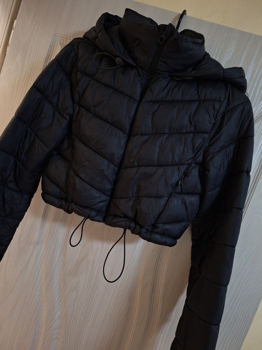 Късо черно якенце