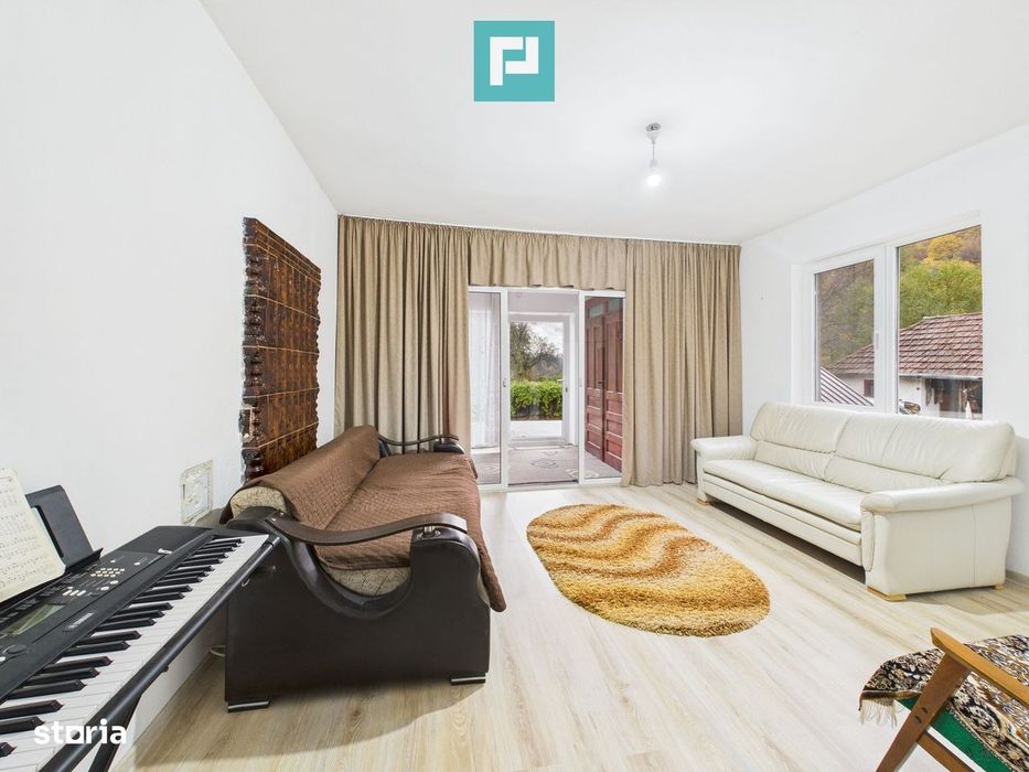 Casă renovată în localitatea Lazuri, Arad