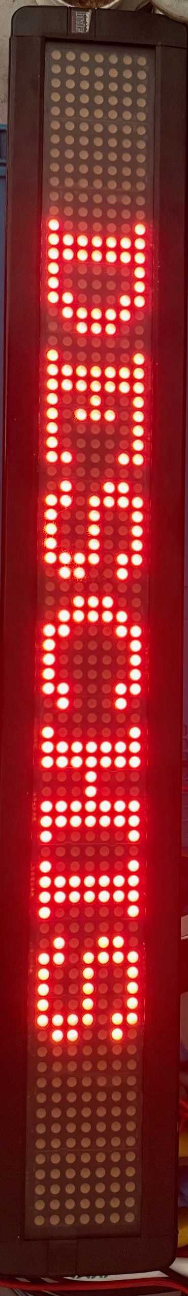Vând Panou Publicitar LED cu Mesaj și Telecomandă – 60x6 cm