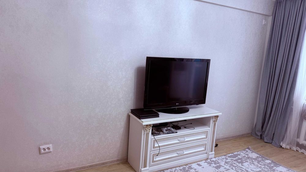 Срочно продам тумбу под телевизор