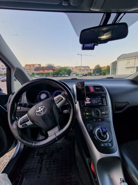Toyota auris hybrid 1.8 2012 + GPL