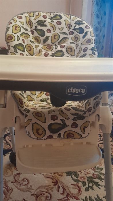 Продам стул для кормления Chicco Pollu