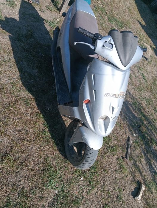 Vând scuter malaguti f12 phantom set 49  preț 1800  lei  negociabil