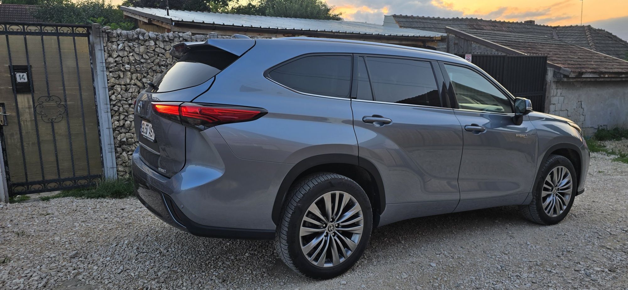 Toyota highlander 7 locuri hybrid 2022 80000km avariata reparata