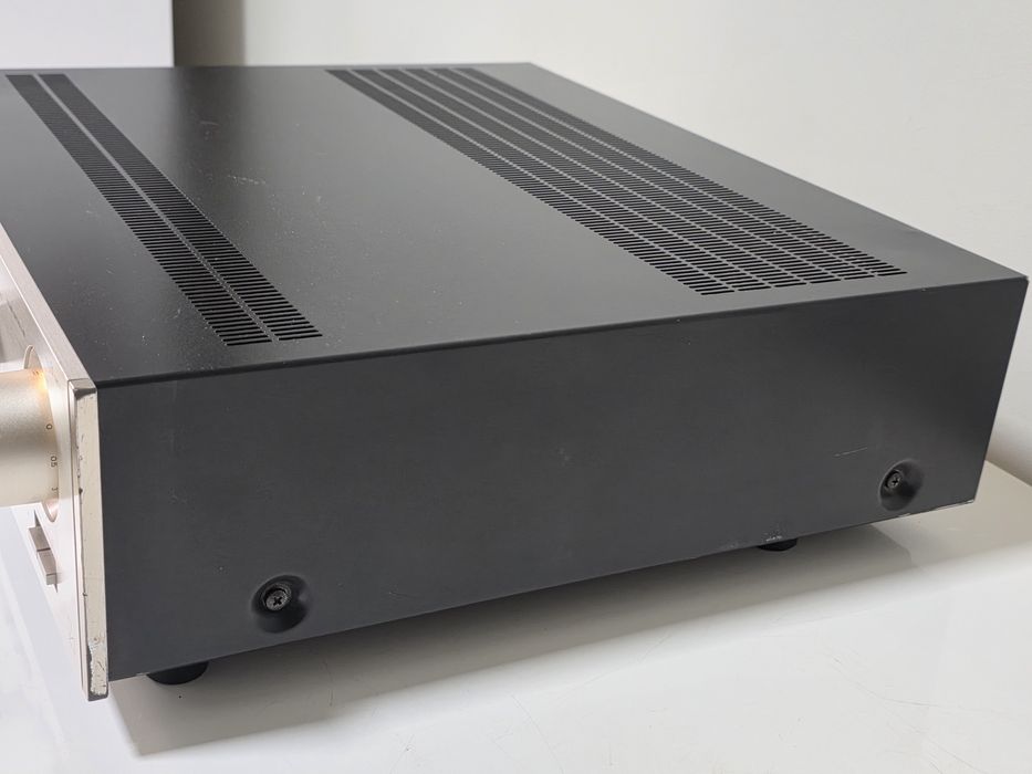 Luxman L-410 stereo integrated amplifier
