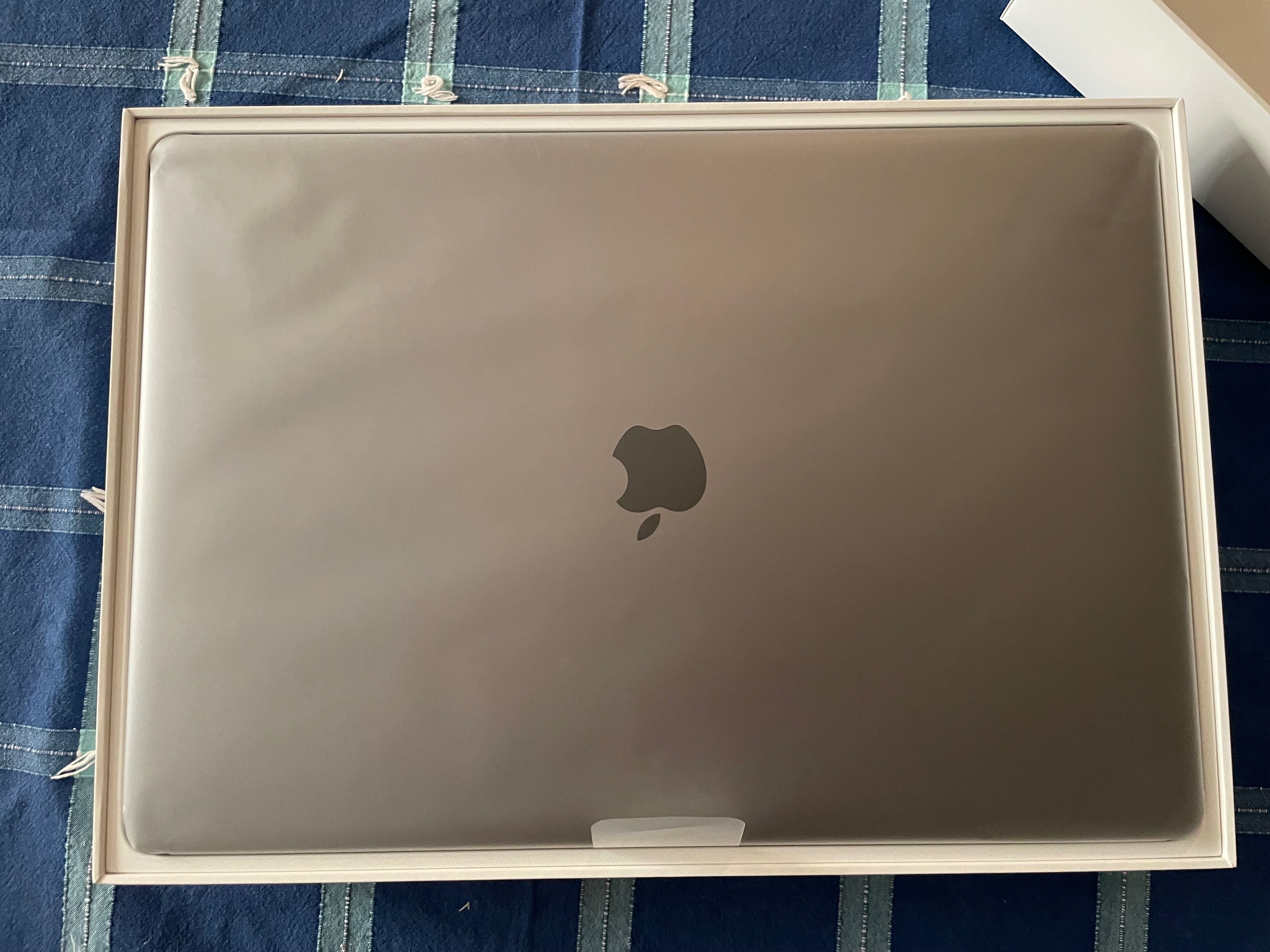 MacBook Pro 2019 15"/Touchbar/i9 2.3 GHz/32GB/RadeonPro560X/1 TB Flash