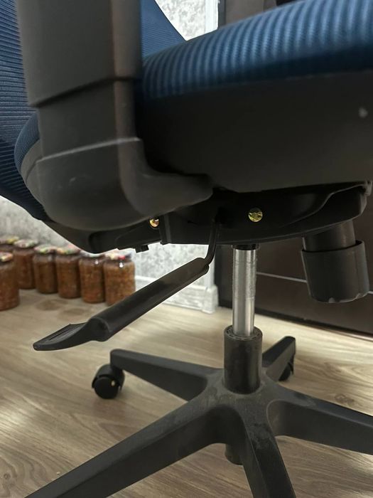 ПРОДАЁТСЯ Компьютерное кресло