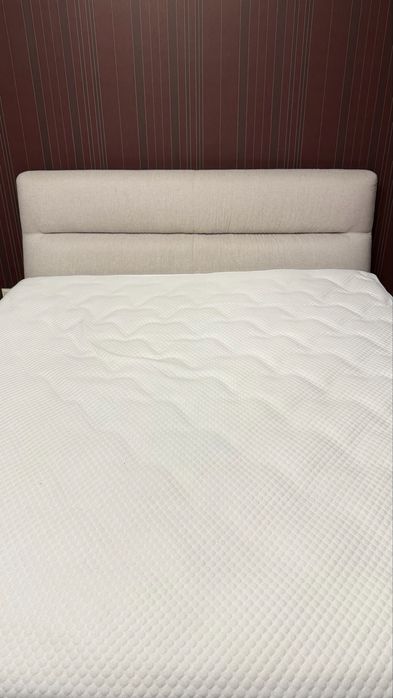 Кровать с матрасом