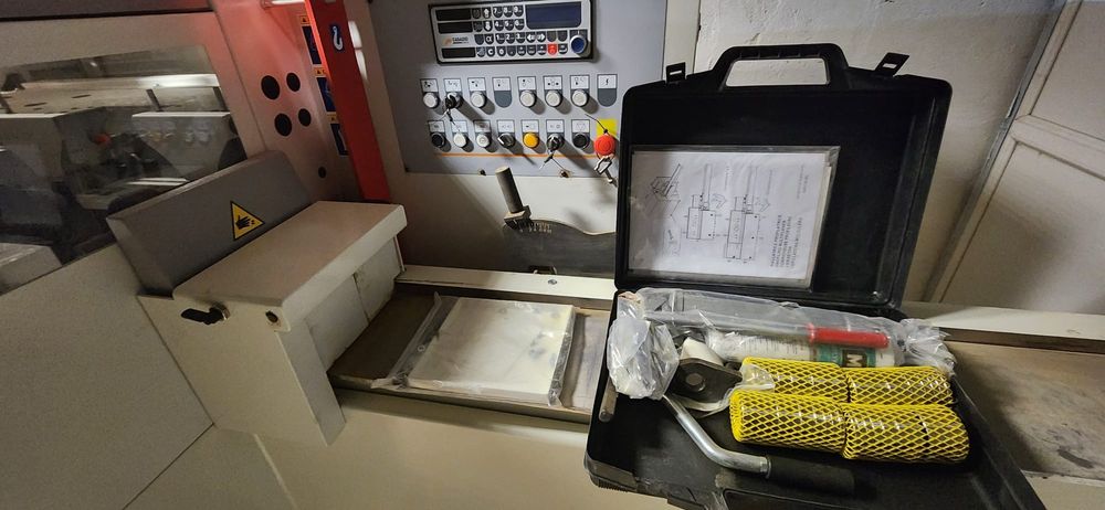 Masina prelucrat pe 4 fețe -NOUĂ!!