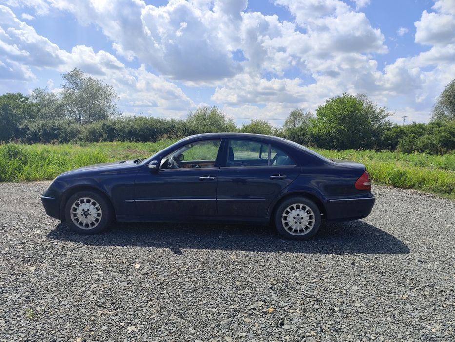 Mercedes E220 CDI. Diesel. Cutie viteze automată. An 2004.