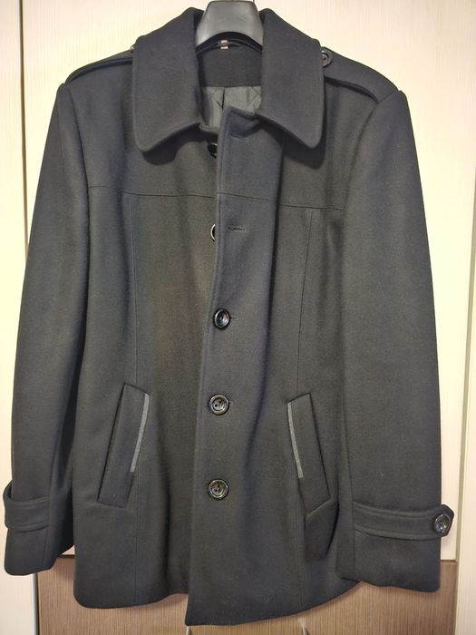 Palton de barbati negru din stofa cu un rever