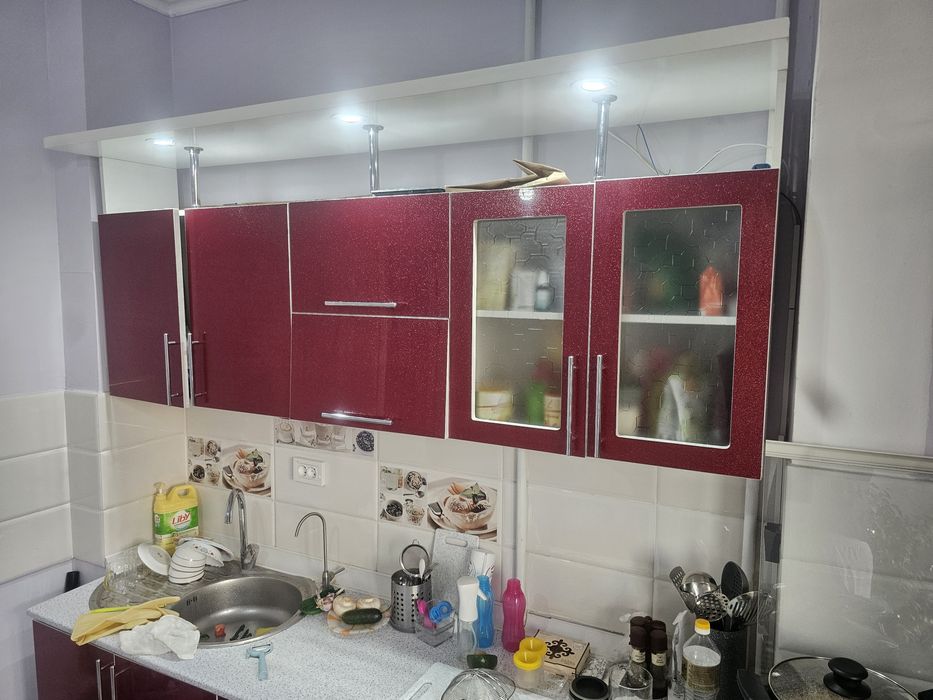 Продаю Кухонную гарнитуру