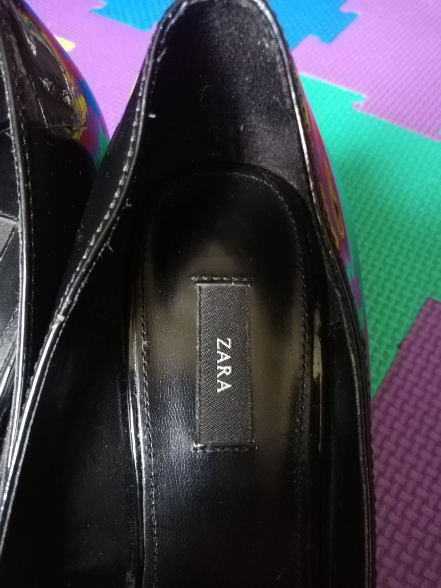 Pantofi Zara, mărimea 36, toc 6 cm. Purtați o singură dată.