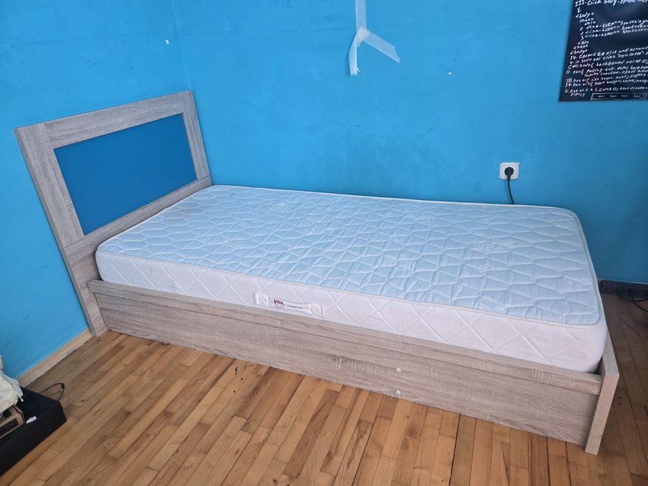 Удобно Синьо Дървено Легло (Намалено)