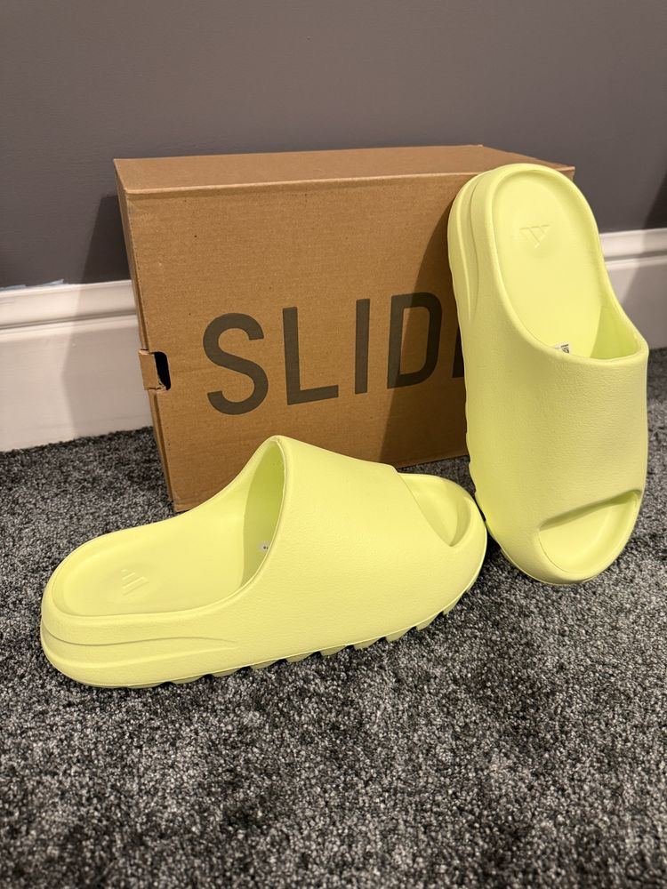 Yeezy slide 1.