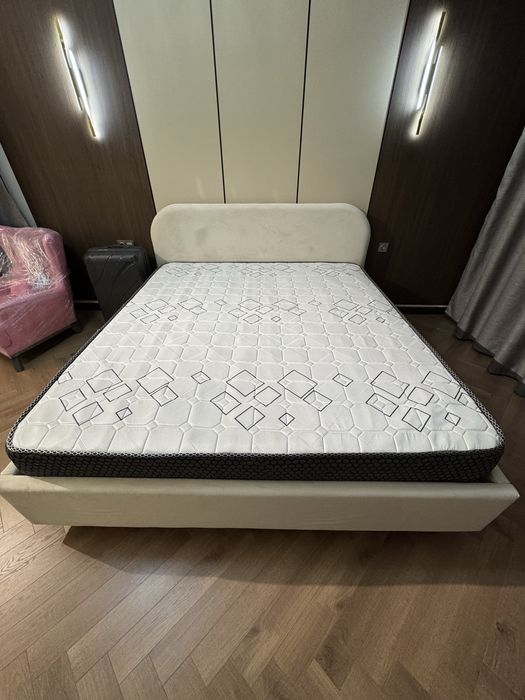 Продам кровать с матрасом