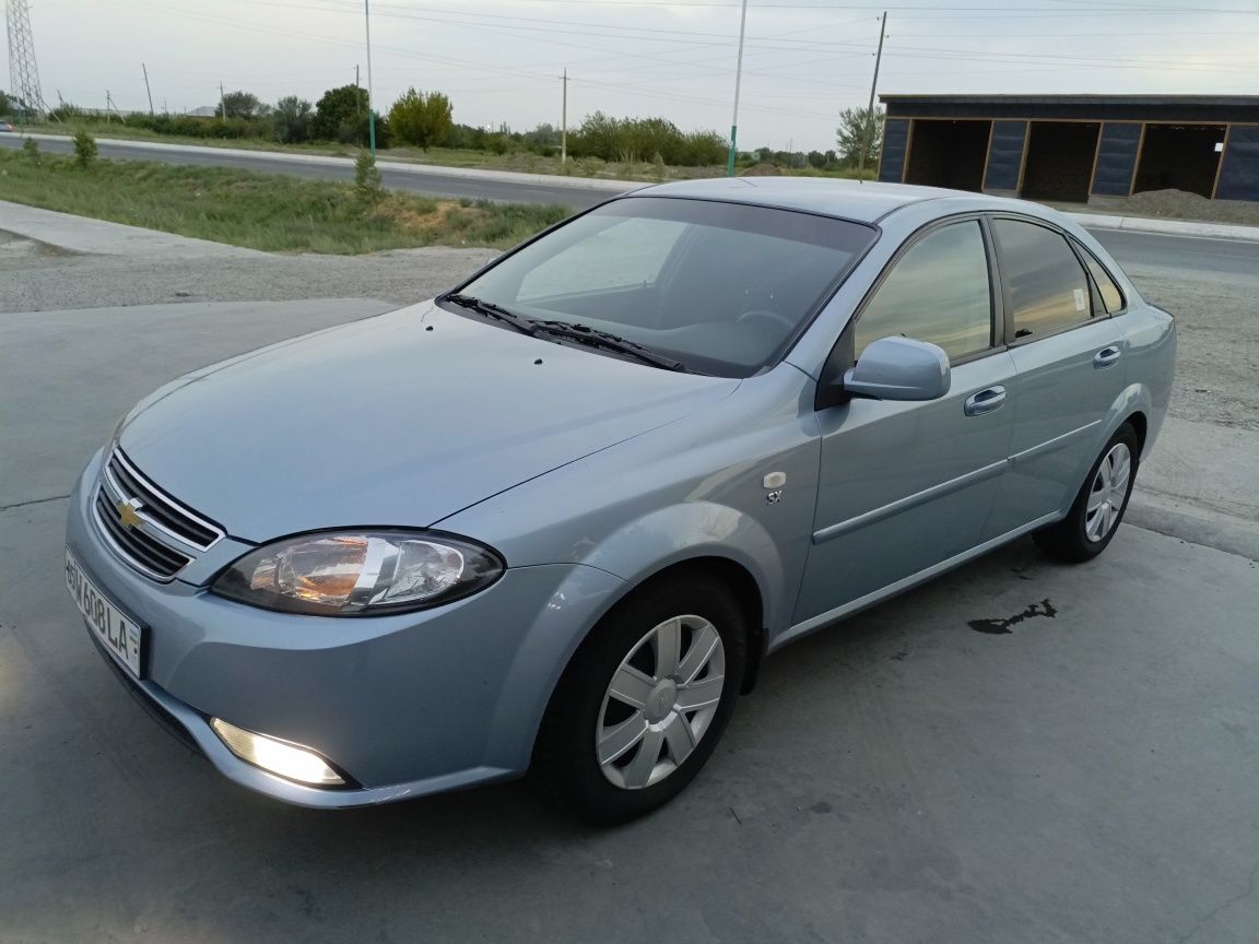 Lasetti 1.8 сотилади