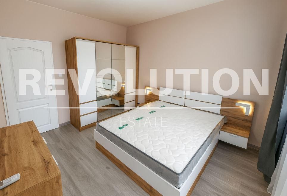 Дава се под наем Тристаен апартамент в Варна, Възраждане 2 - 100 кв.м за 500 € - Снимка #2