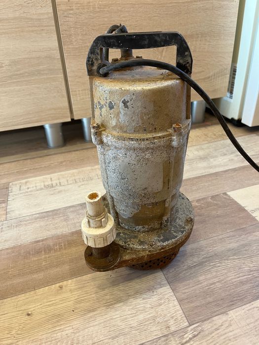 Насос погружной в рабочем состоянии