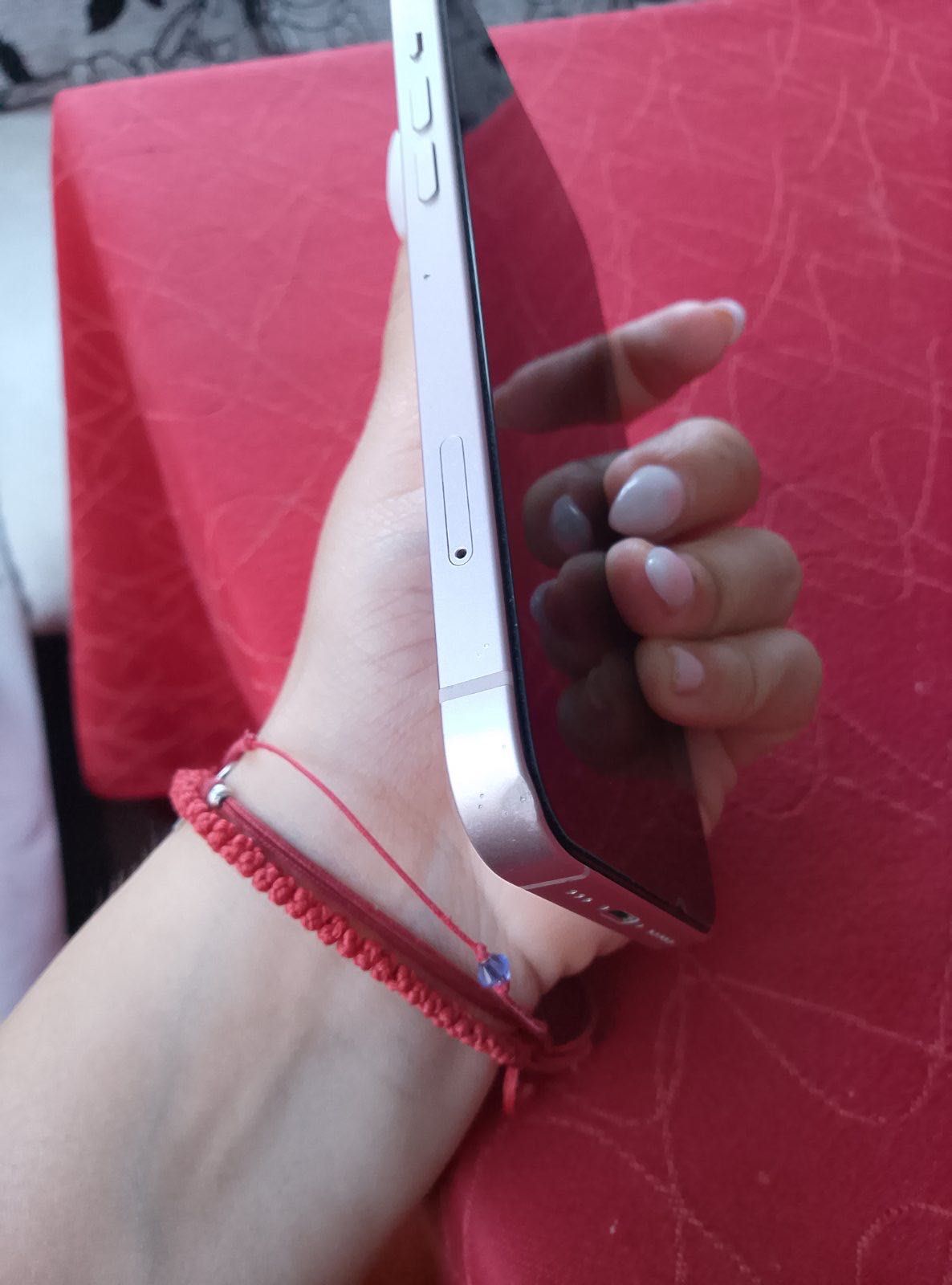 Продавам iphone 13 - 128GB