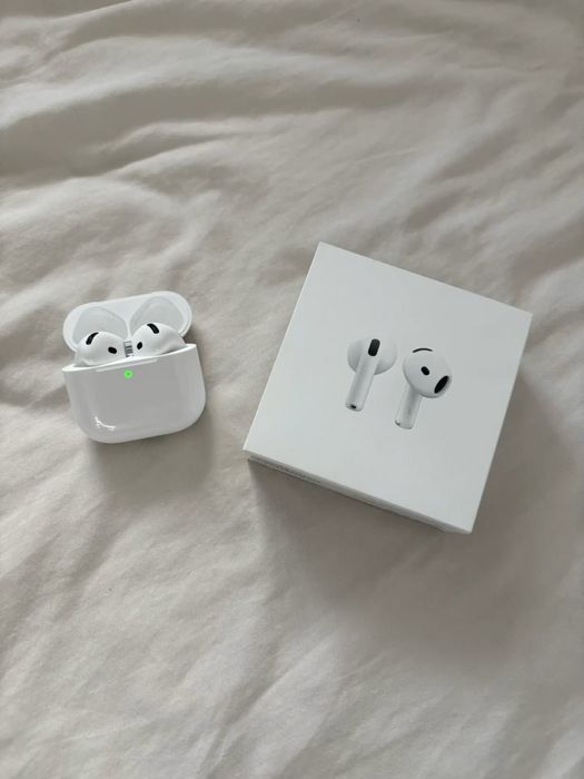 AirPods. 4 эйрподс