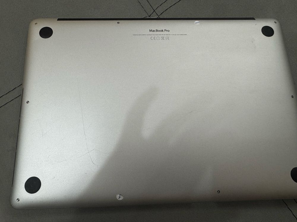 Apple MacBook Pro 2015 15’ 2.2 ghz i7 16 Ram