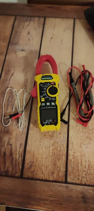 Clema ampermetrica și multimetru digital