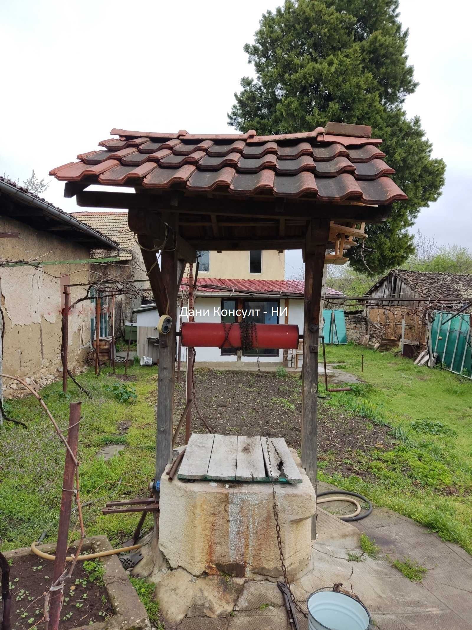 Двуетажна къща в с. Самоводене