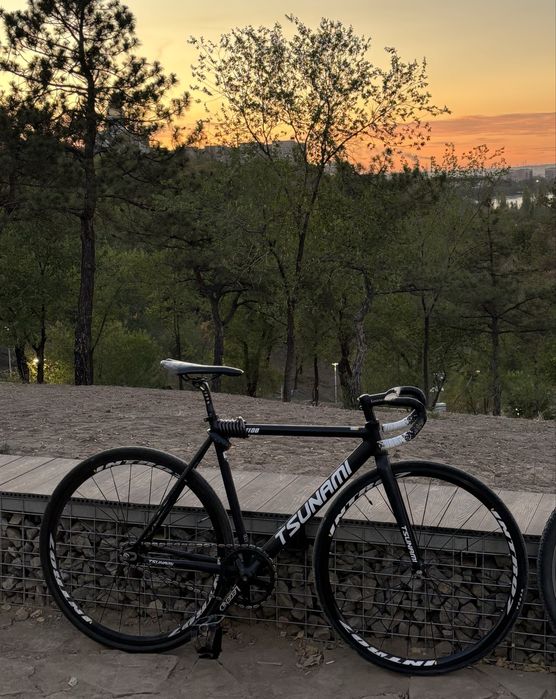 Продам тсуник в хорошем состоянии,имеется торг и обмен на фиксы