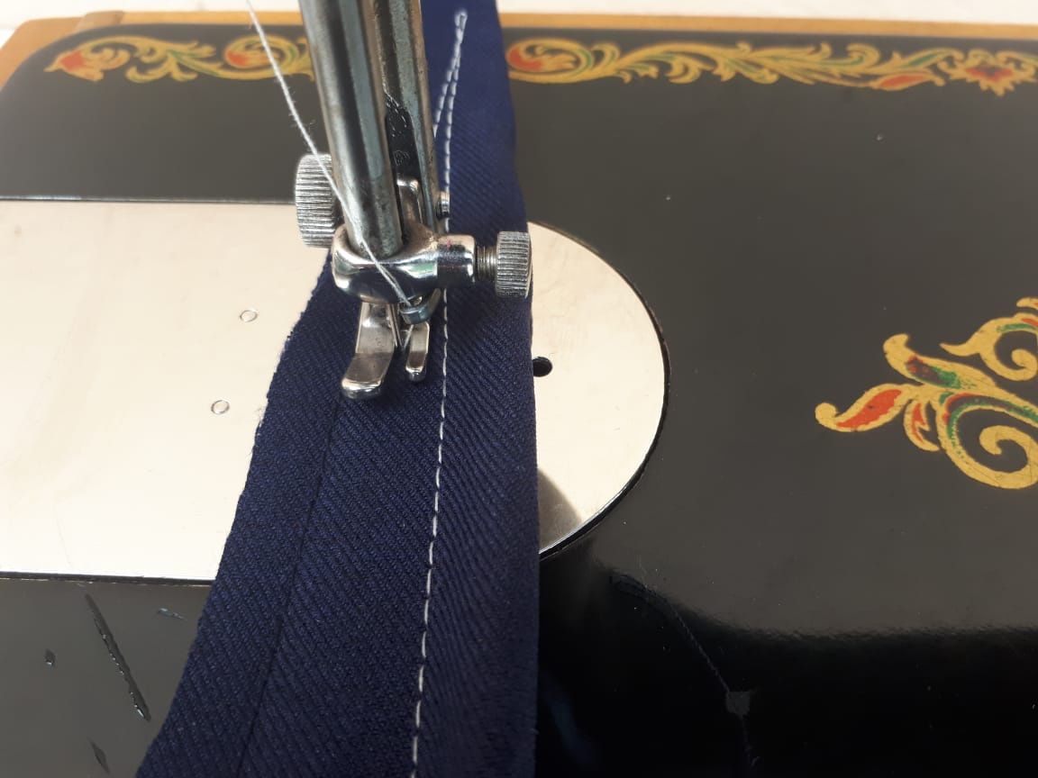 Швейная машинка Подольск почти новая шьет работает отлично 100%