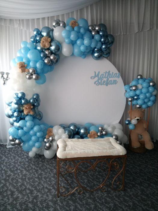 Realizez decoruri de baloane