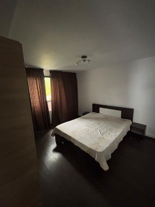 Vând casă cu mansardă si toate utilitațile in zonă excelenta!