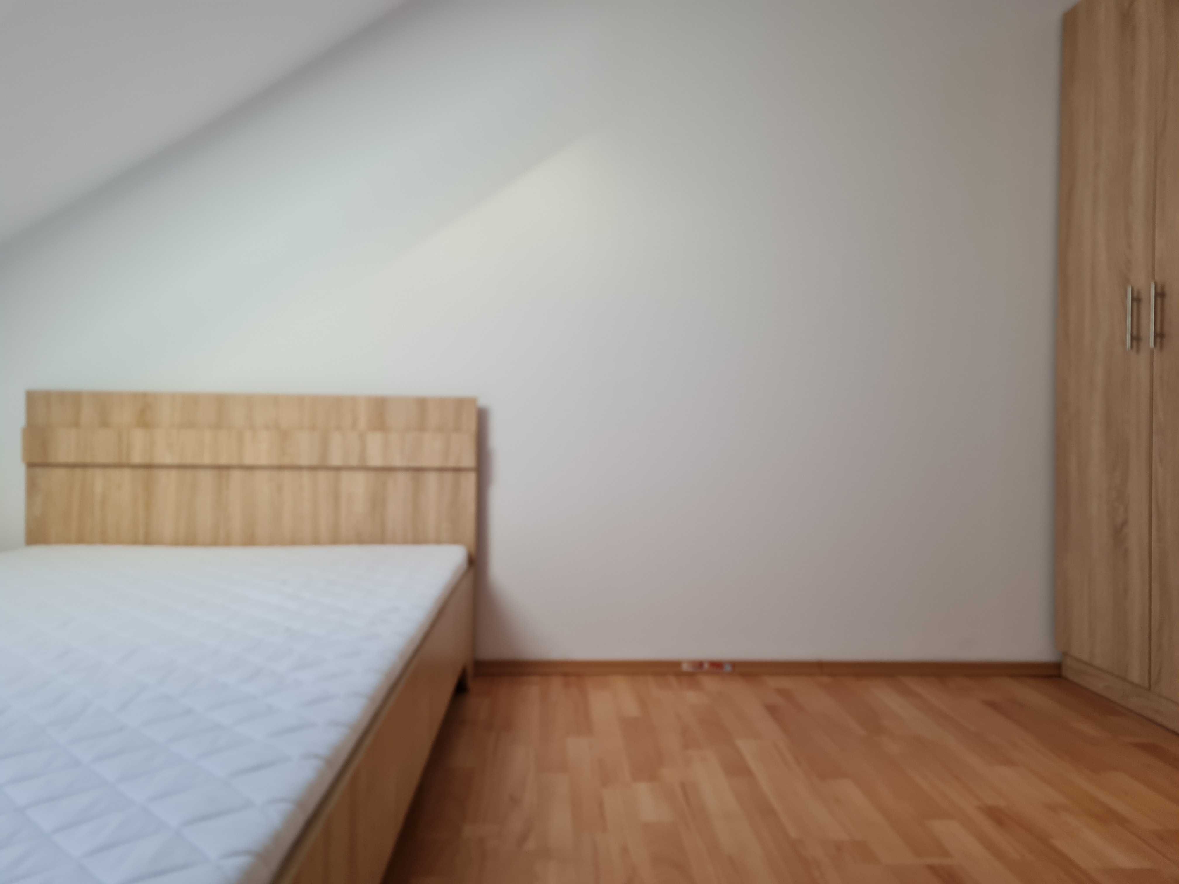 Inchiriez apartament 2 dormitoare+living in Vasile AAron(Semaforului)