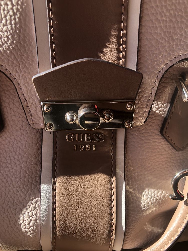 Почти нова! Стилна чанта Guess