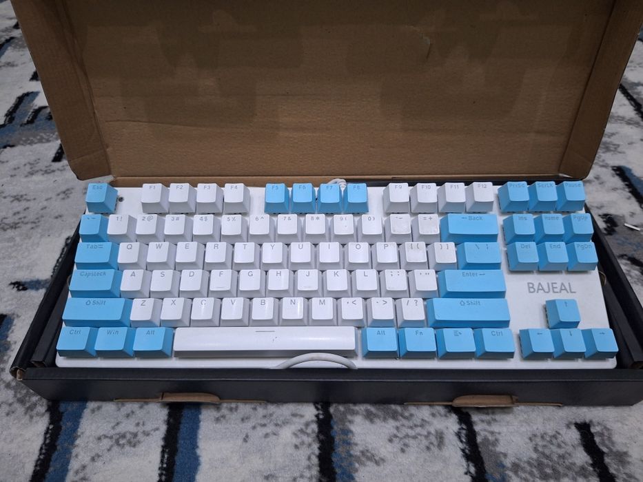 Продаетая механическая клавиатура bajeal k100